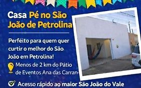 Casa Pé no São João de Petrolina - menos de 2 km do pátio de eventos - 2 quartos com ótima localização, ar condicionado em 1 quarto, garagem para carro hatch